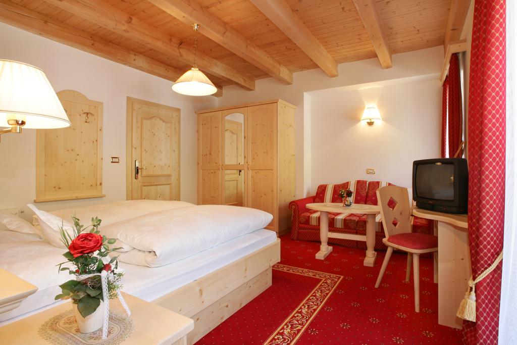 Garni B&B Schenk Селва ди Вал Гардена Стая снимка